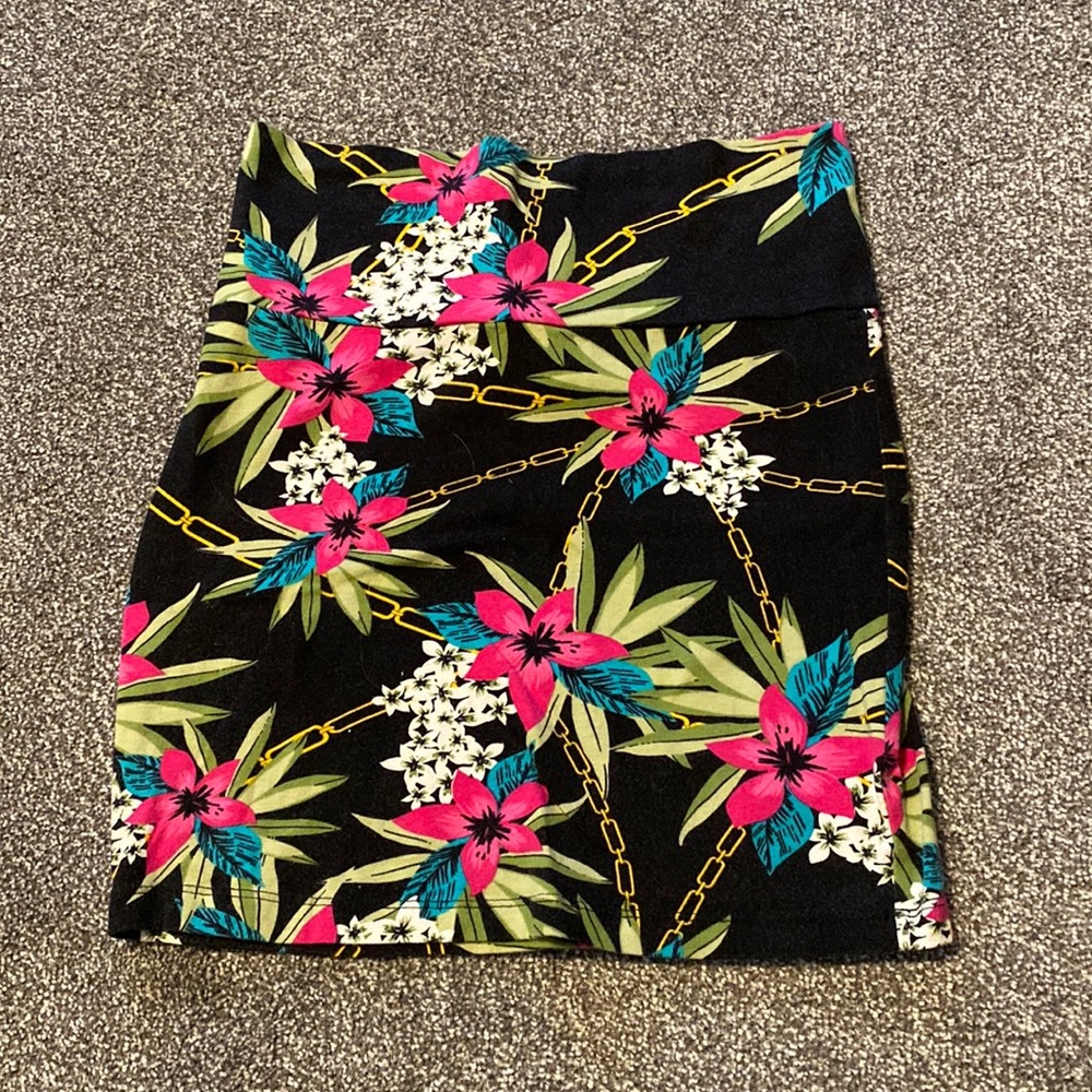 LIKE NEW, women’s stretchy mini skirt, from charolette russe. Size small